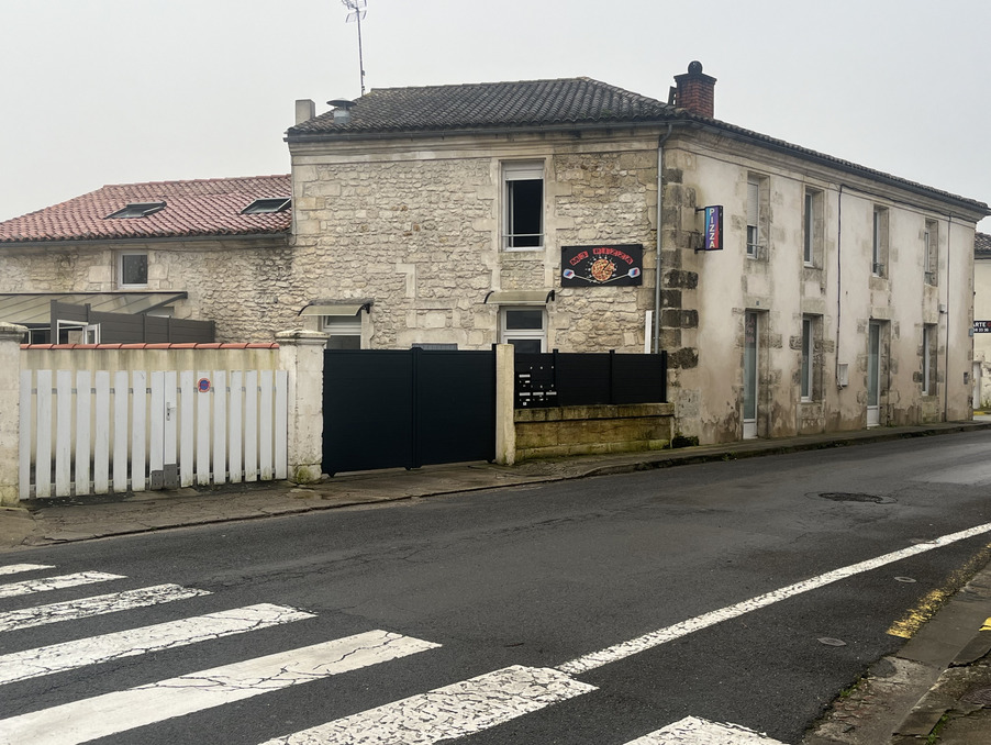 Vente Immeuble SAINTES 17100 Charente Maritime FRANCE